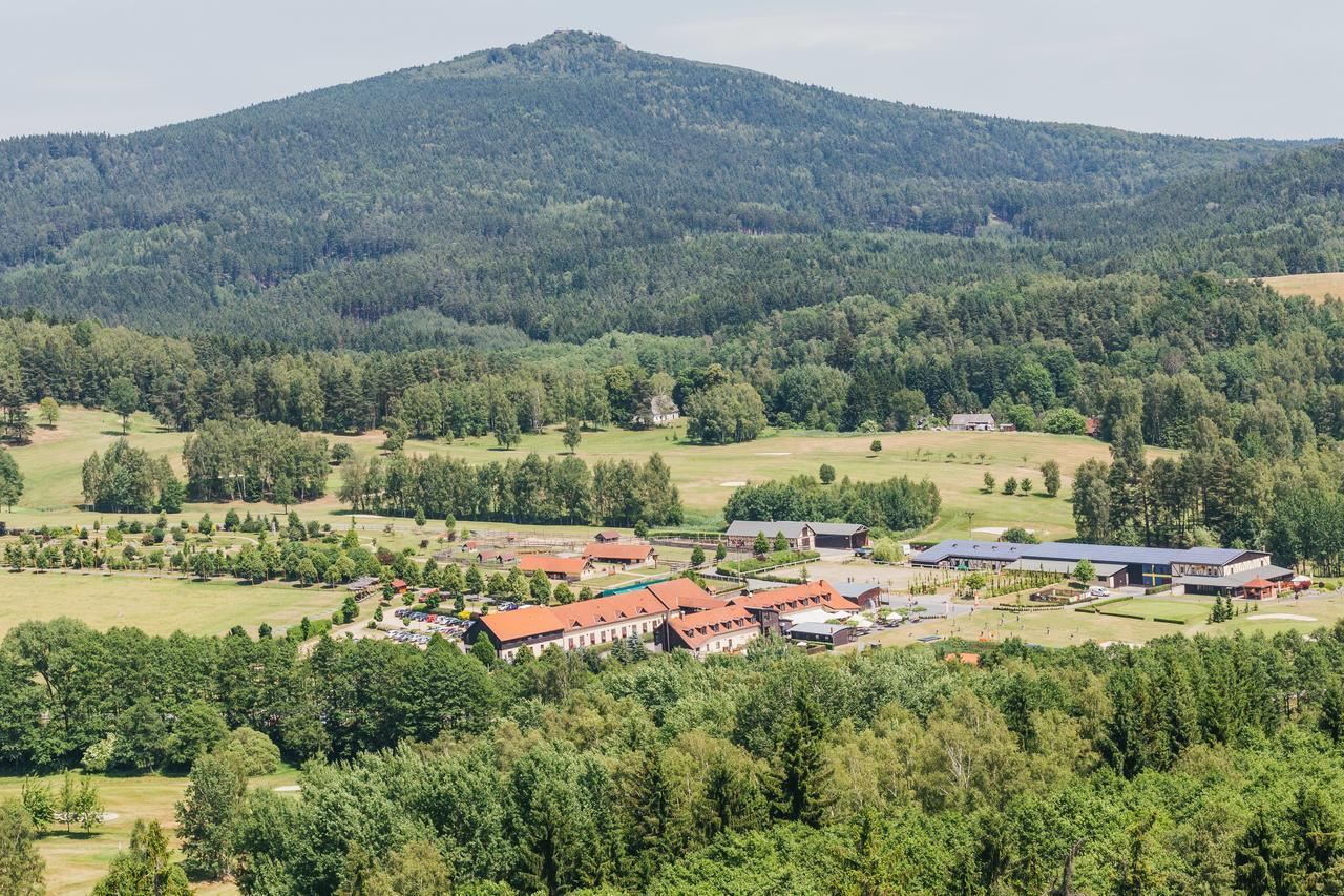 Resort Malevil Jablonné v Podještědí Екстериор снимка