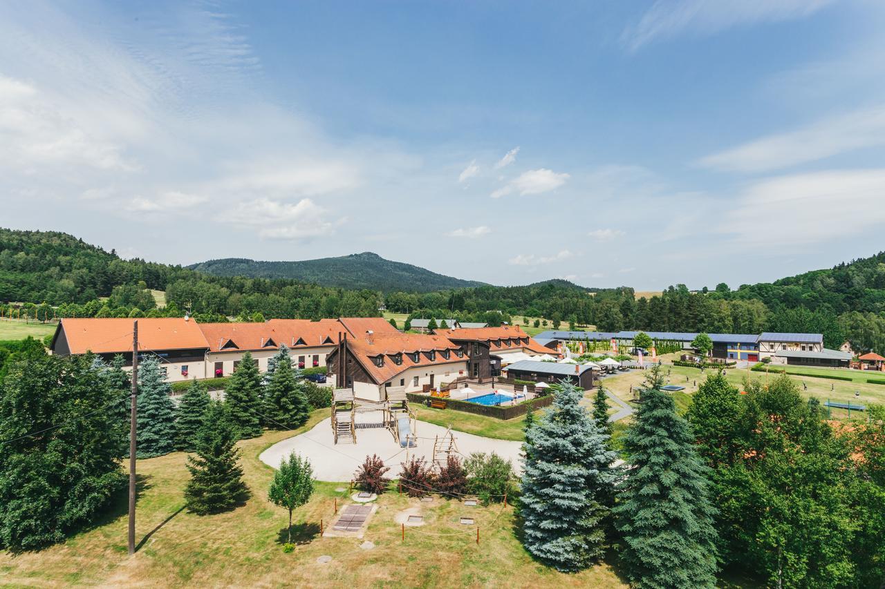 Resort Malevil Jablonné v Podještědí Екстериор снимка